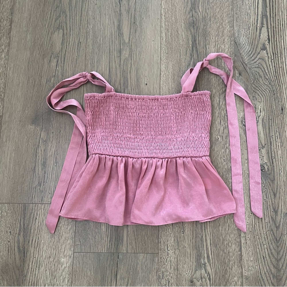 Lovers and‎ Friends Tie Shoulder Smocked Pink Top Sz XS